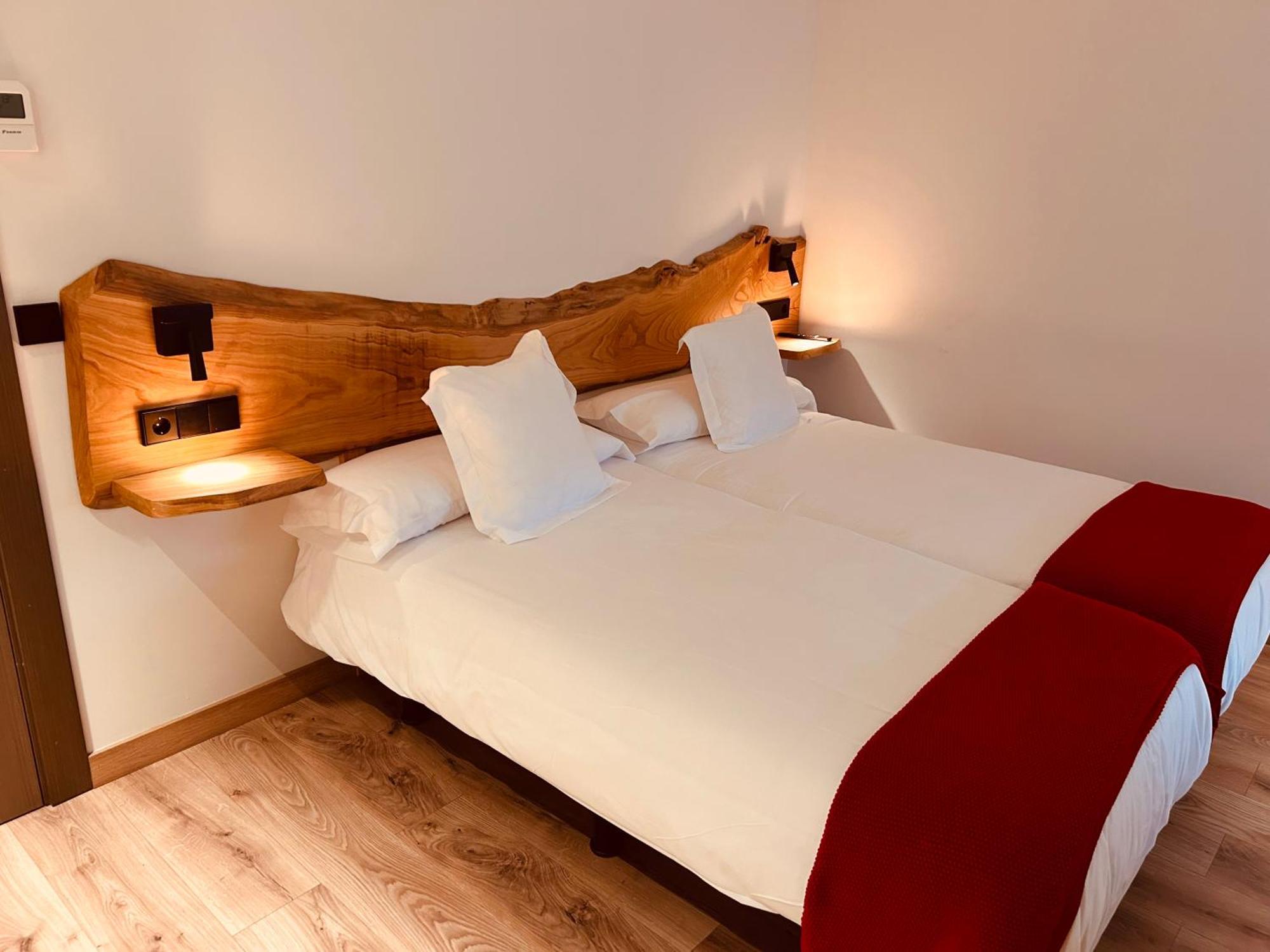 A Reigada Hotel Restaurante Grandas de Salime Ngoại thất bức ảnh