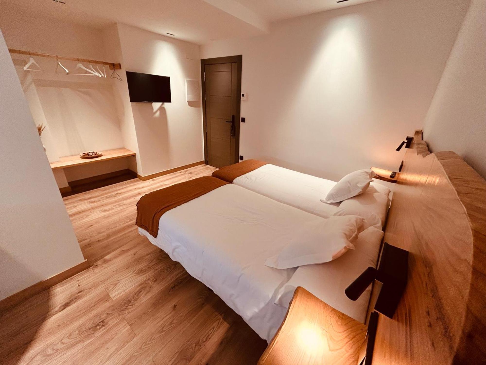 A Reigada Hotel Restaurante Grandas de Salime Ngoại thất bức ảnh